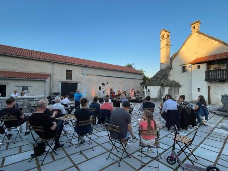 Poletni večeri na Škrateljnovi domačiji - Noreia